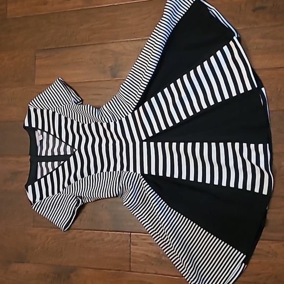 💥3for$12💥 Banana Republic women's striped dress with flared skirt size 4 - Picture 2 of 10